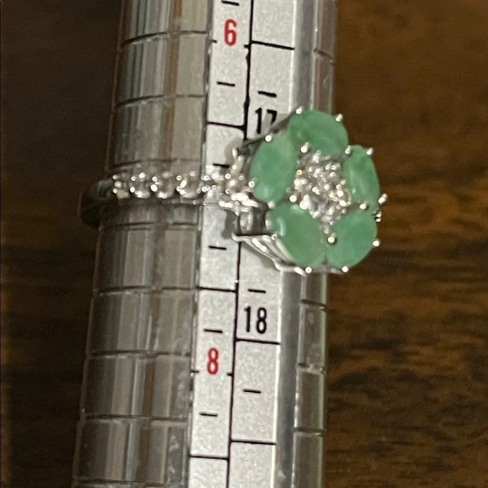 NWT Genuine Natural Emerald and White Topaz Gemstone Rosetta Ring Size 7